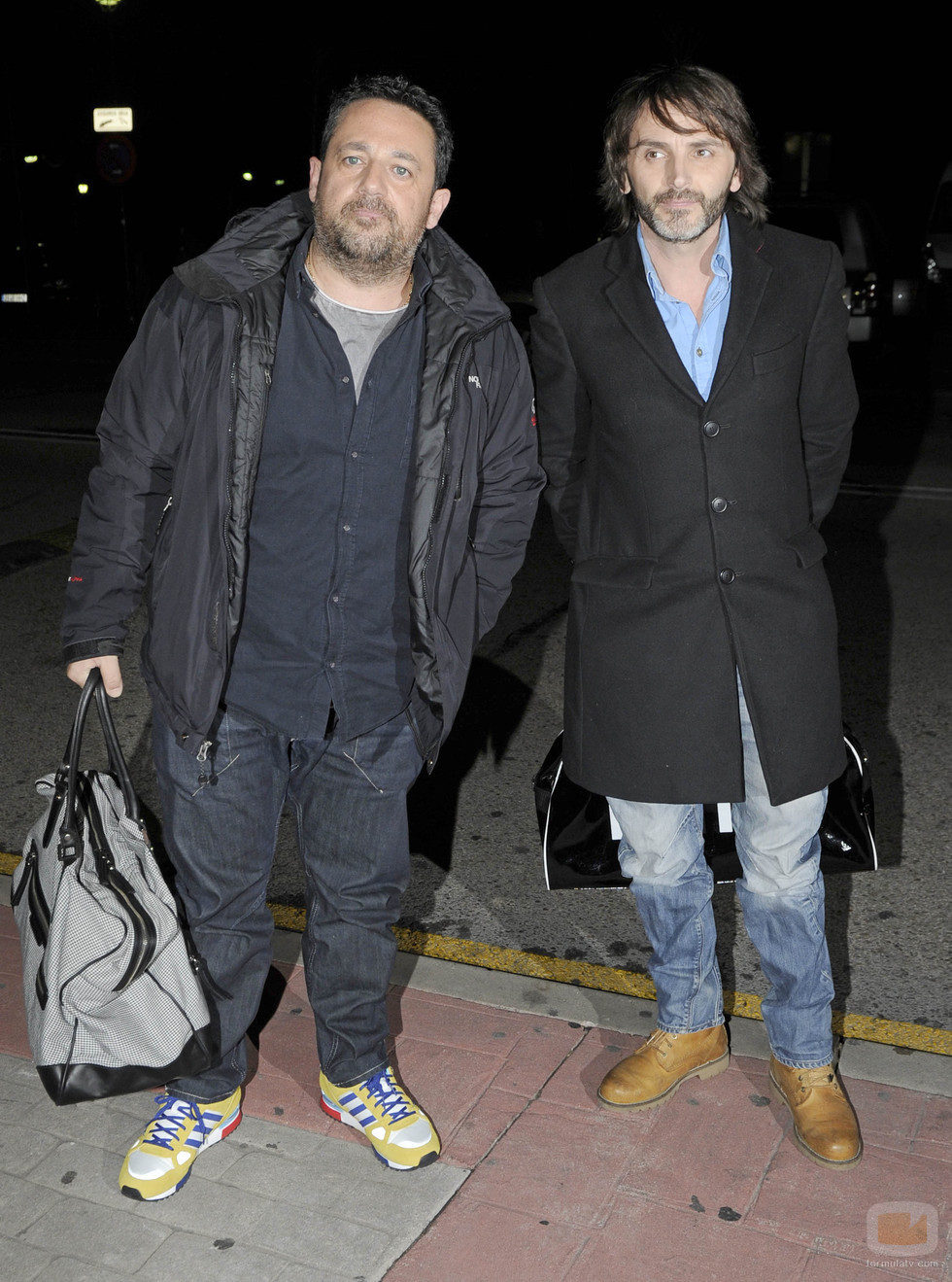 Pepón Nieto y Fernando Tejero en el tanatorio de Fernando Guillén