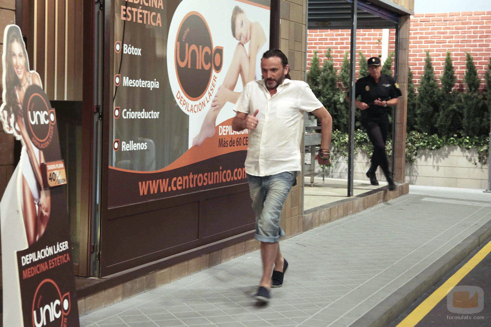 Fermín Trujillo huyendo de la policía