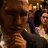 Alicia Alarcón acecha a un misterioso invitado