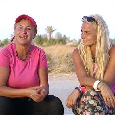 Raquel y Leticia hablando para el equipo de 'Expedición imposible'