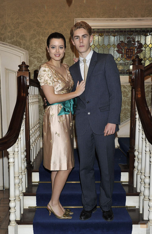 Adriana Torrebejano y Patrick Criado, Condesa Olginha de Robillant y Juan Carlos de adolescente en 'El Rey'