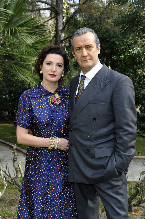 Marta Belaustegui y José Luis García Pérez, María de las Mercedes de Borbón y Juan de Borbón en 'El Rey'