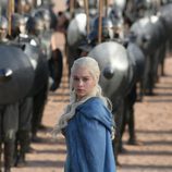 Daenerys (Emilia Clarke) y su ejército de Inmaculados en la tercera temporada de 'Juego de tronos'