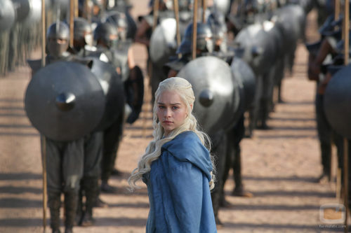 Daenerys (Emilia Clarke) y su ejército de Inmaculados en la tercera temporada de 'Juego de tronos'