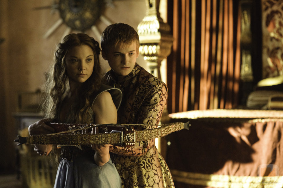 El Rey Joffrey con su nueva prometida Margaery Tyrell en 'Juego de tronos'