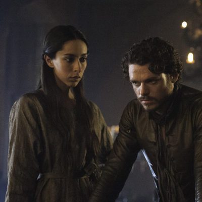Jeyne Westerling y Robb Stark en la tercera temporada de 'Juego de tronos'