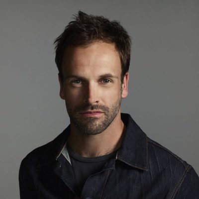 Jonny Lee Miller es Sherlock Holmes en 'Elementary'