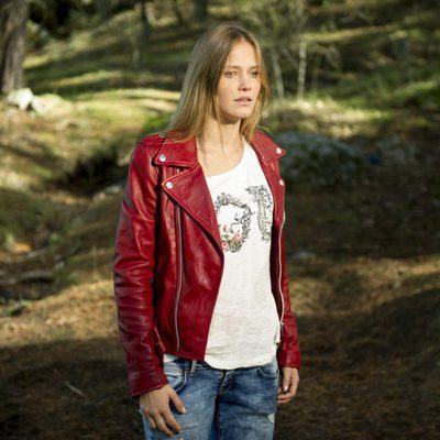 Leire en el bosque en la segunda temporada de 'Luna, el misterio de Calenda'