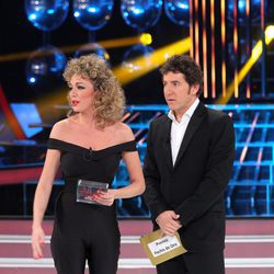 Anna Simon recibe el premio Pechis de oro en la gala final de 'Tu cara me suena'