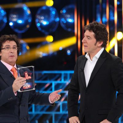 Javier Herrero recibe el premio Poner la otra mejilla en la final de 'Tu cara me suena'