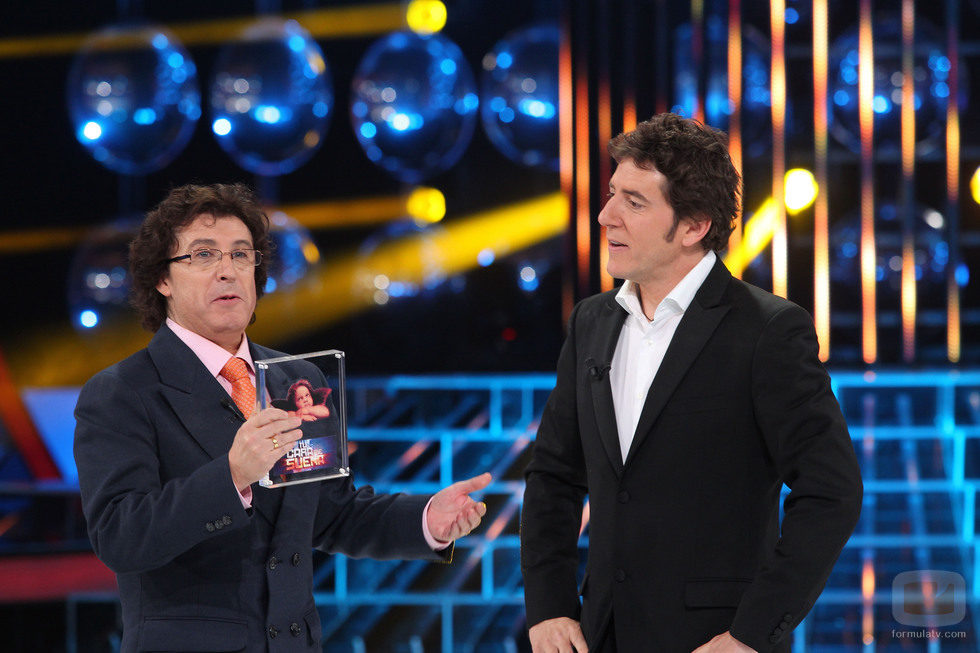 Javier Herrero recibe el premio Poner la otra mejilla en la final de 'Tu cara me suena'