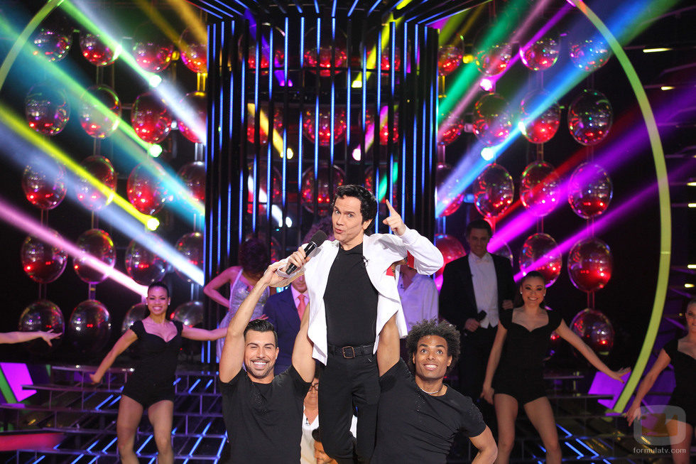 Santiago Segura canta "Adiós amigo" en la final de 'Tu cara me suena'