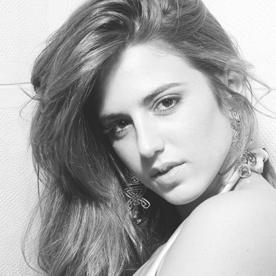Marina Salas posando para Overlay Magazine