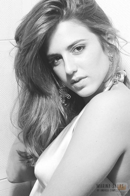 Marina Salas posando para Overlay Magazine