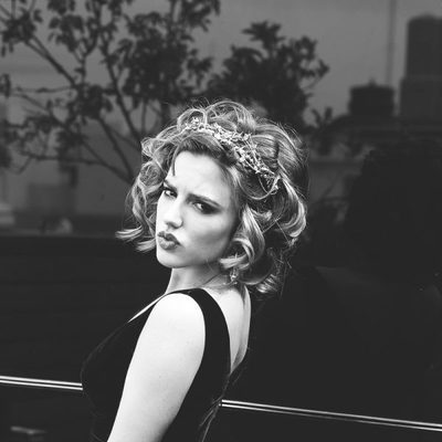 Marina Salas en blanco y negro para Overlay Magazine
