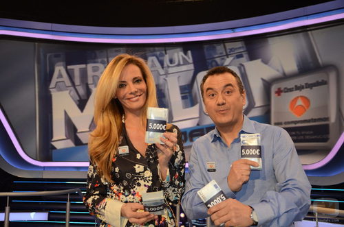 Paula Vázquez y Roberto Brasero en 'Atrapa un millón'