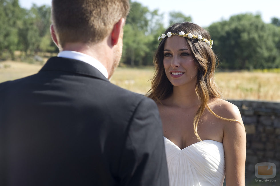 Ainhoa vestida de novia en el último capítulo de 'El Barco' 