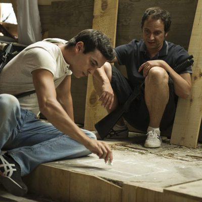 Ulises y De la Cuadra tramando una estrategia en el último episodio de 'El Barco'