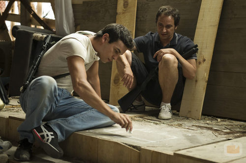 Ulises y De la Cuadra tramando una estrategia en el último episodio de 'El Barco' 