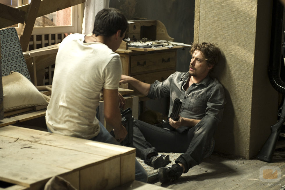 Ulises conversando con Max en el último episodio de 'El Barco'