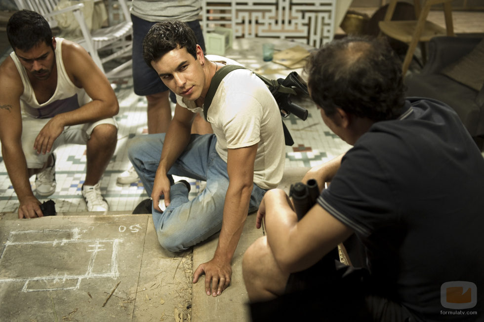 Ulises y de la Cuadra tramando un plan en el final de 'El Barco' 