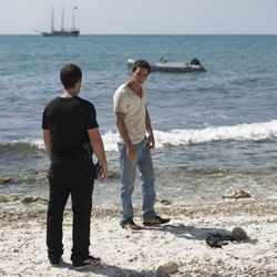 Gamboa y Ulises dialogan en el último episodio de 'El Barco' 