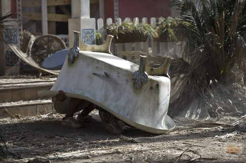 Personajes de 'El Barco' ocultos en una bañera en el último episodio de la serie