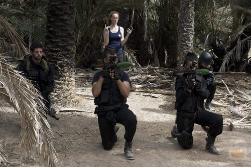 Tropa apuntando a sus objetivos en el último capítulo de 'El Barco' 