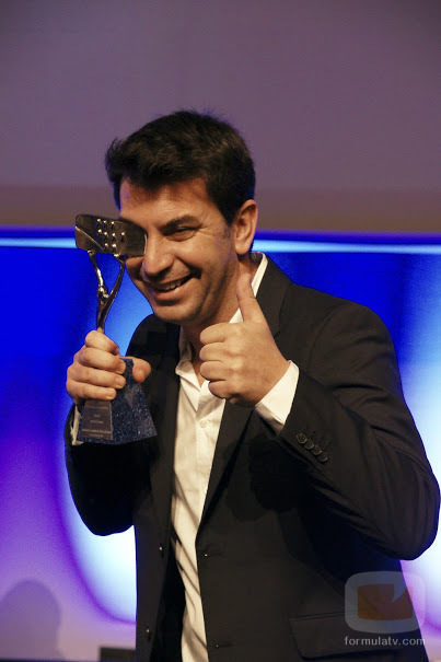 Arturo Valls con su Premio Zapping 2013