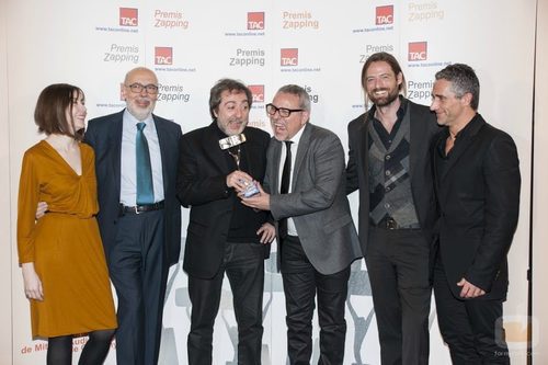 Equipo de 'Isabel' con el Premio Zapping 2013