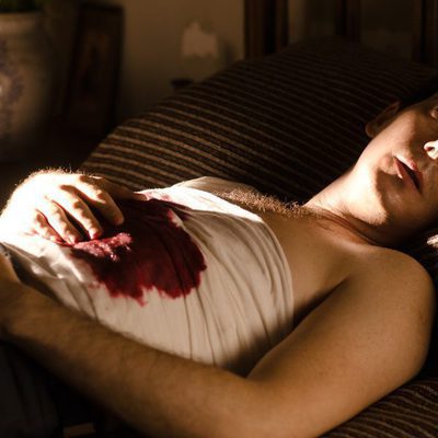 Fernando Llanes herido en 'Gran Hotel'