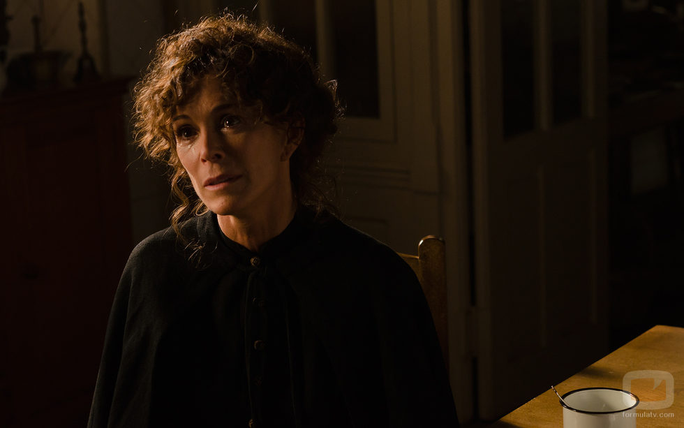 Violeta, hermana de Doña Ángela, en 'Gran Hotel'