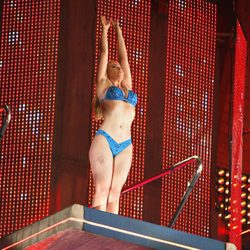 Daniela Blume en bikini antes de tirarse del trampolín de 'Splash! Famosos al agua'