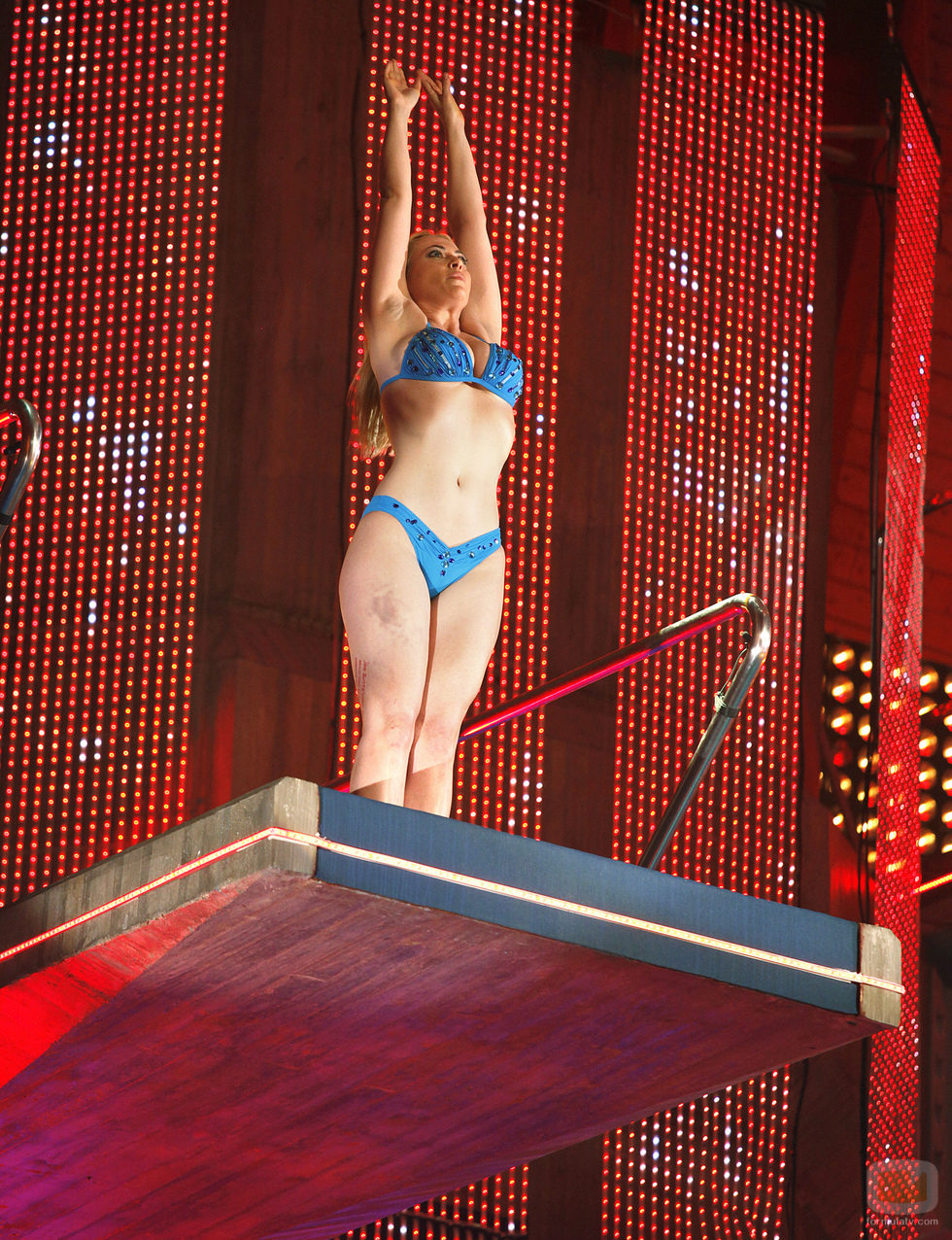 Daniela Blume en bikini antes de tirarse del trampolín de 'Splash! Famosos al agua'