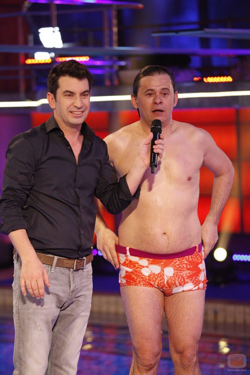 Arturo Valls y Miki Nadal escuchan la valoración del jurado de 'Splash! Famosos al agua'