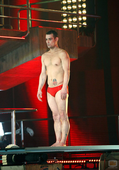 Gervasio Deferr, en bañador a punto de saltar del trampolín de 'Splash! Famosos al agua'