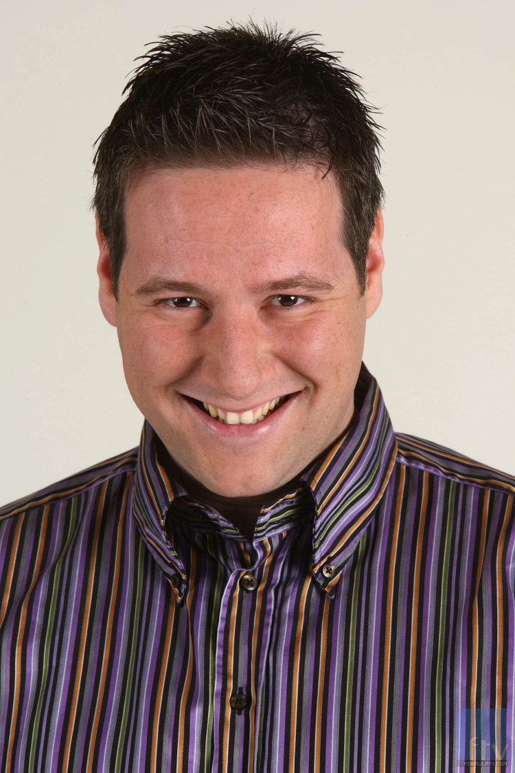 Carlos Latre es el presentador de 'Réplica' en Telecinco