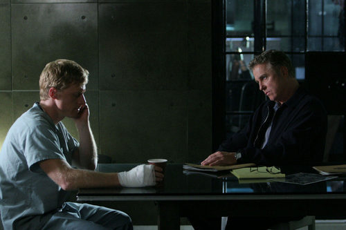 William Petersen interroga