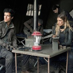 Hal Mason y Margaret en la segunda temporada de 'Falling Skies'