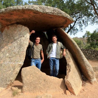 Miguel Ángel Tobías y Pedro Pernas, presentadores de 'La Raya'