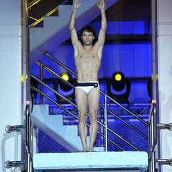 Antonio Rossi preparándose para saltar desde el trampolín de '¡Mira quién salta!'