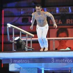 Jesús Vázquez saltando desde el trampolín de '¡Mira quién salta!'