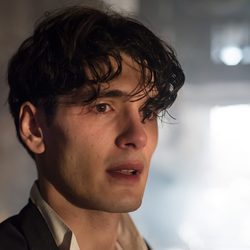 Julio desolado ante las consecuencias del atentado en el nuevo episodio de 'Gran Hotel'