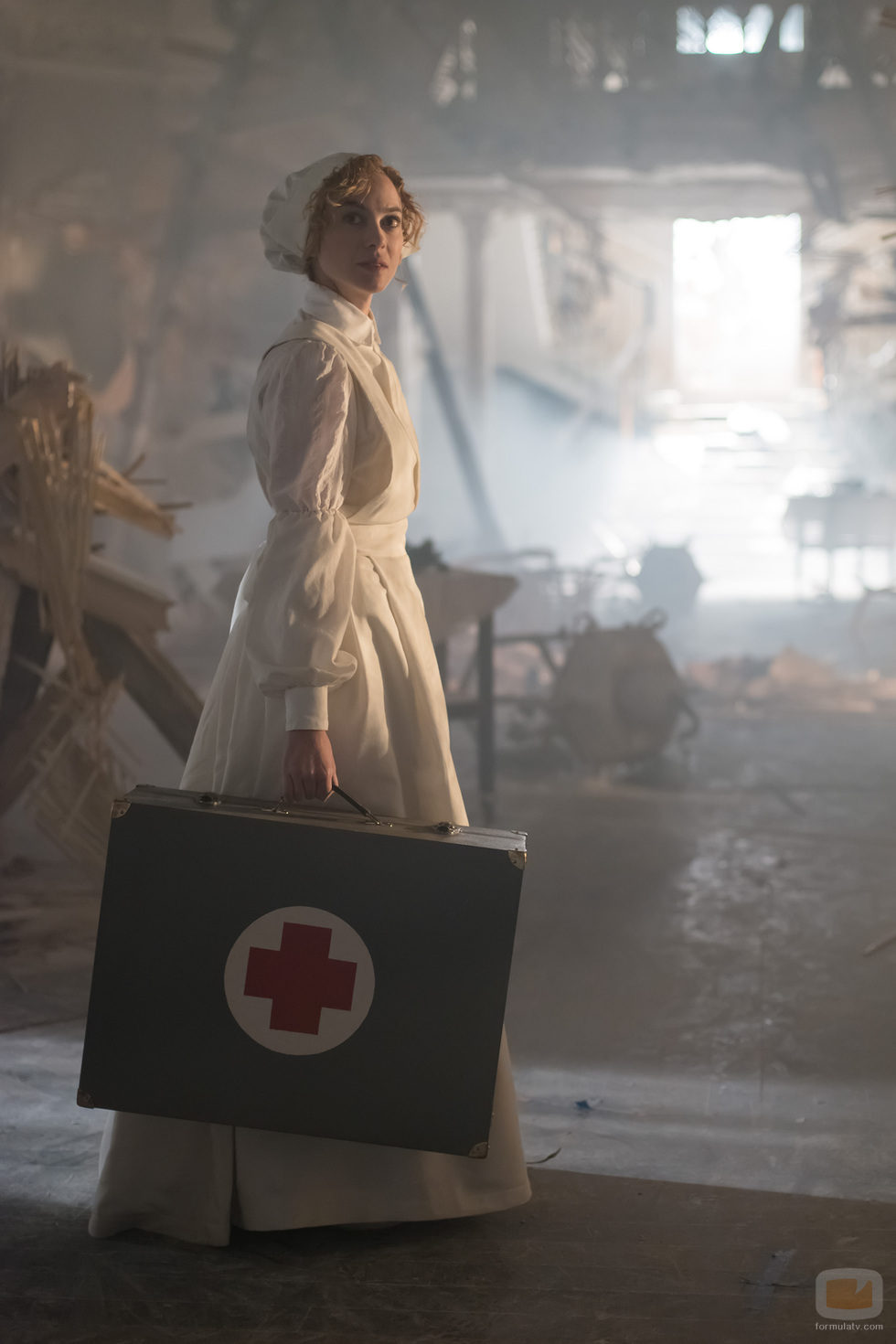 Laura llega al Gran Hotel para atender a los heridos