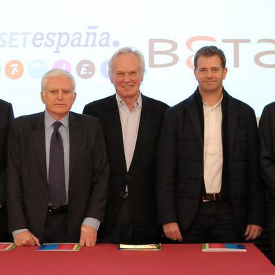 Firma del acuerdo entre Lux Vide y Mediaset España