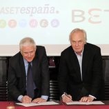 Firma del acuerdo para la producción de la serie 'Alatriste'