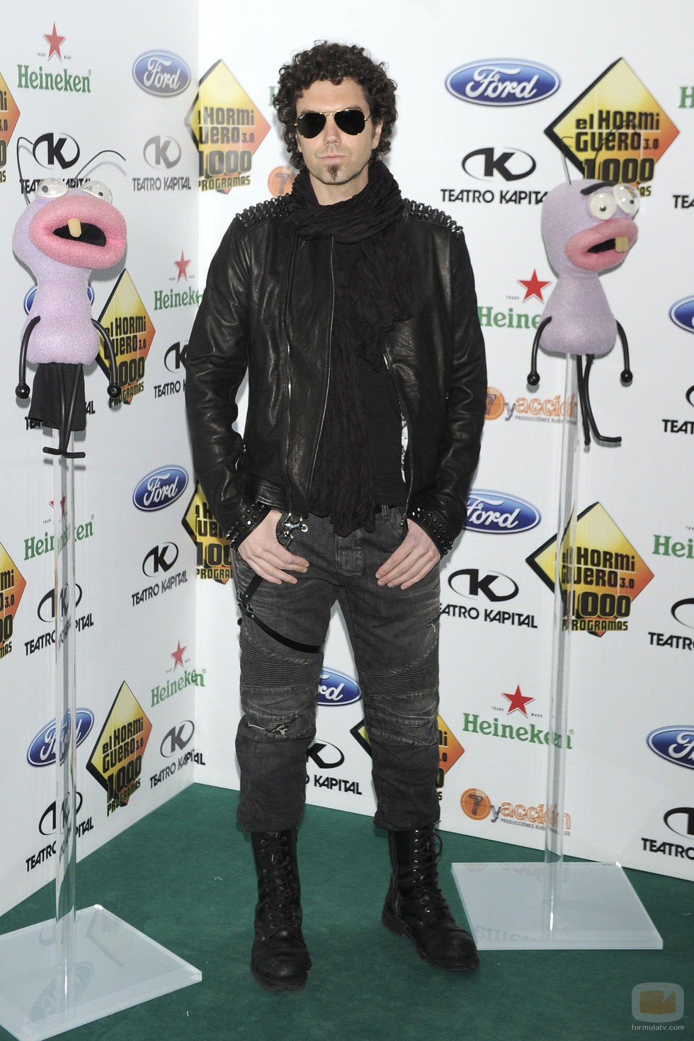 El hombre de negro en la fiesta de los mil programas de 'El Hormiguero'