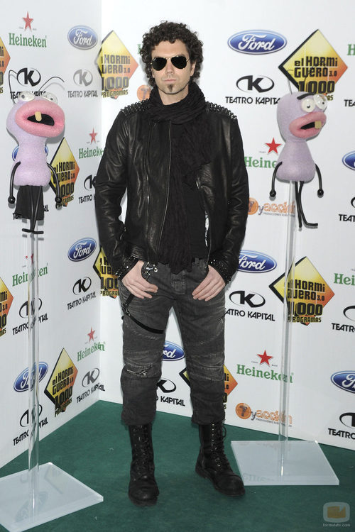 El hombre de negro en la fiesta de los mil programas de 'El Hormiguero'