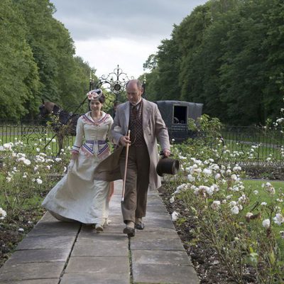 Katherine Glendenning con su padre Lord Glendenning