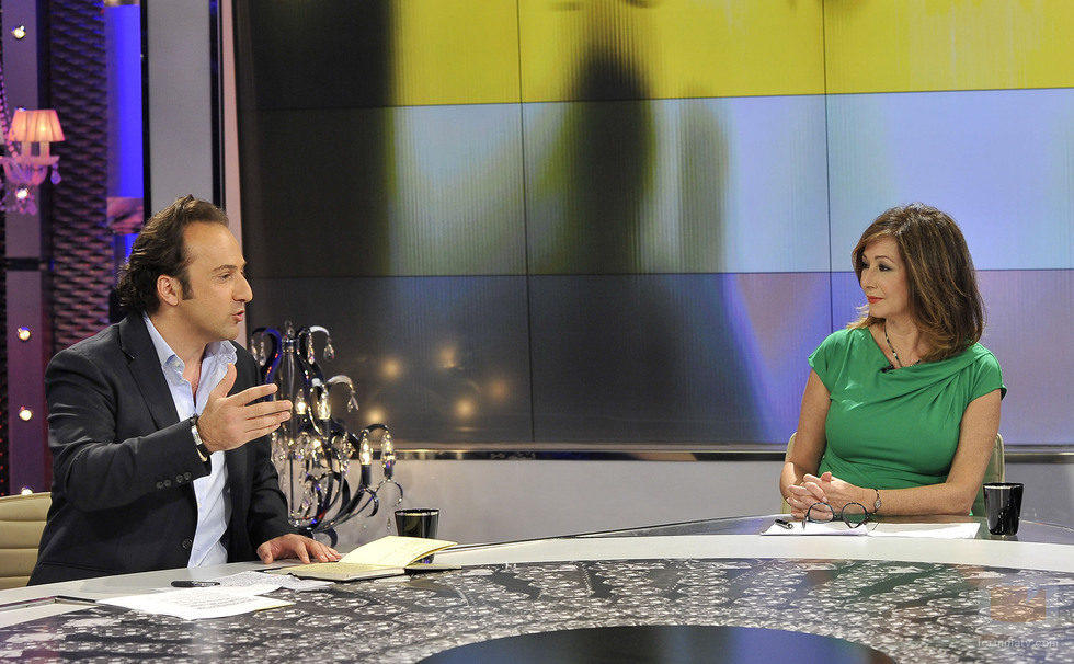 Iker Jiménez y Ana Rosa Quintana en el plató de 'Al otro lado'